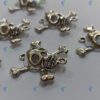 Dije de Calavera Pirata: Estilo Único para Aventureros - Imagen 2